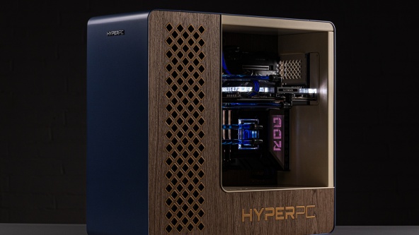 HYPERPC CONCEPT X — كمبيوتر فريد ببطاقة RTX 5090 وألواح خشبية مخصصة