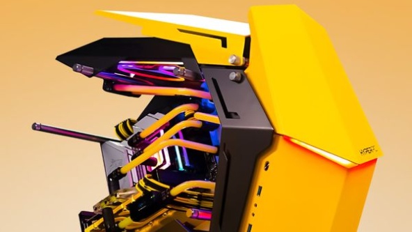 CYBER المستقبلي مع نظام تبريد سائل مخصص وعناصر التخصيص.