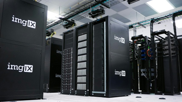 Dedicated vs Cloud Servers: What's Better for Different Tasks (Gaming, Web, VPS).