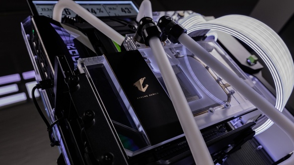 Designing a custom circuit and assembling a flagship PC in an open Granzon G20 booth