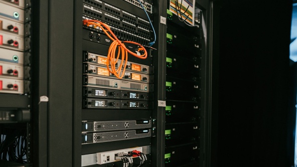 How to Choose a Video Surveillance Server: Architecture and Sizing in 2026