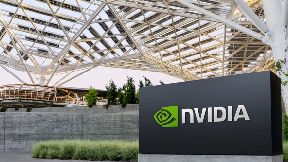 NVIDIA تحقق رقماً قياسياً جديداً: تصل الإيرادات إلى 57 مليار دولار وسط طلب غير مسبوق على وحدات معالجة الرسومات