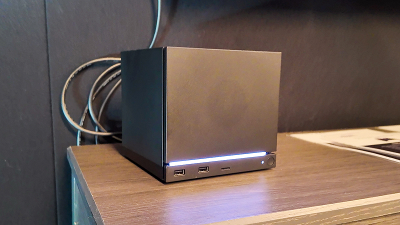 Steam Machine chassis and interfaces