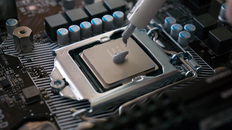 Replacing thermal paste