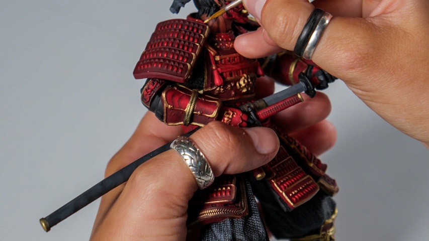 Handcrafting a sculptural figure for a computer