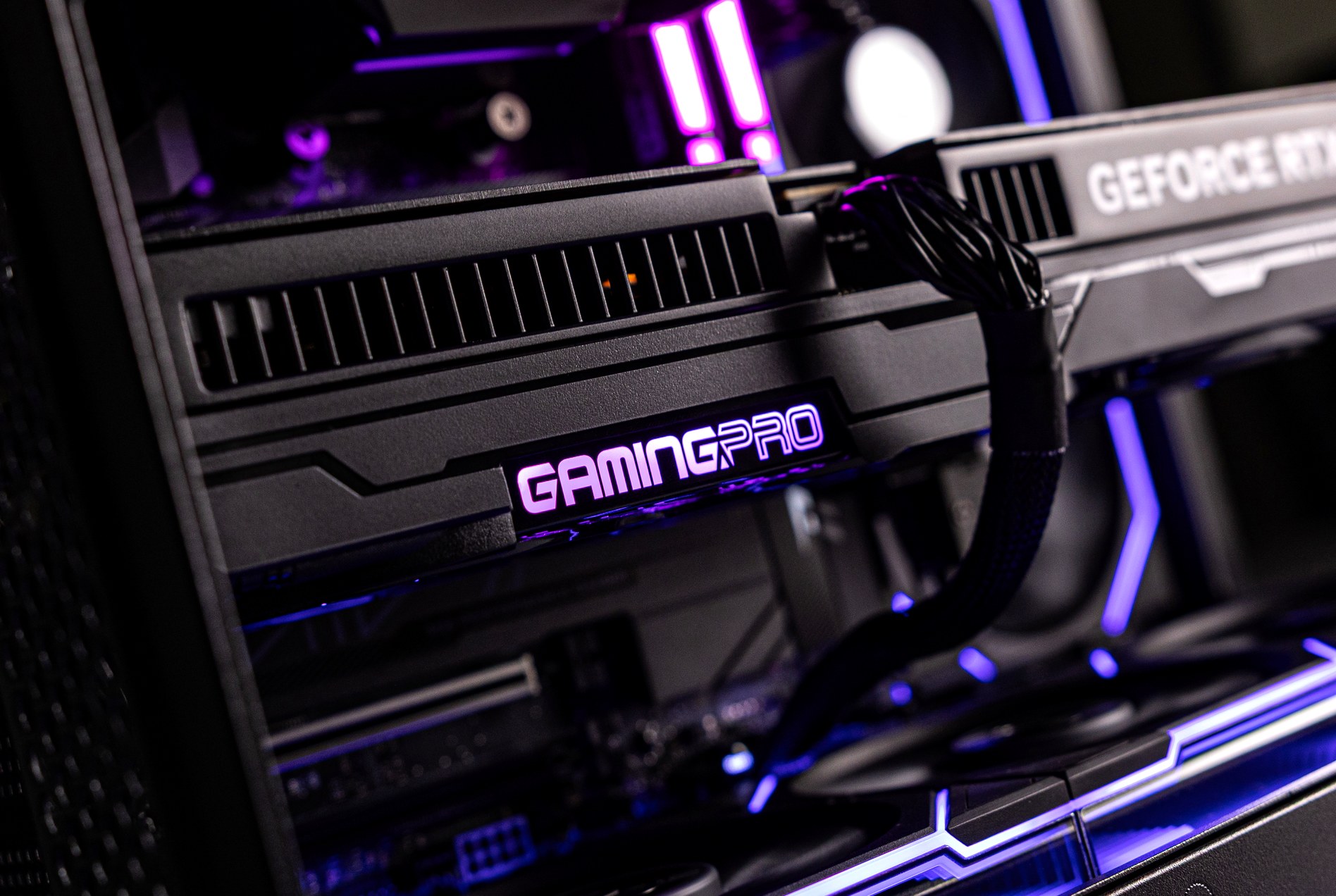 بطاقة رسومات GeForce RTX في كمبيوتر ألعاب HYPERPC