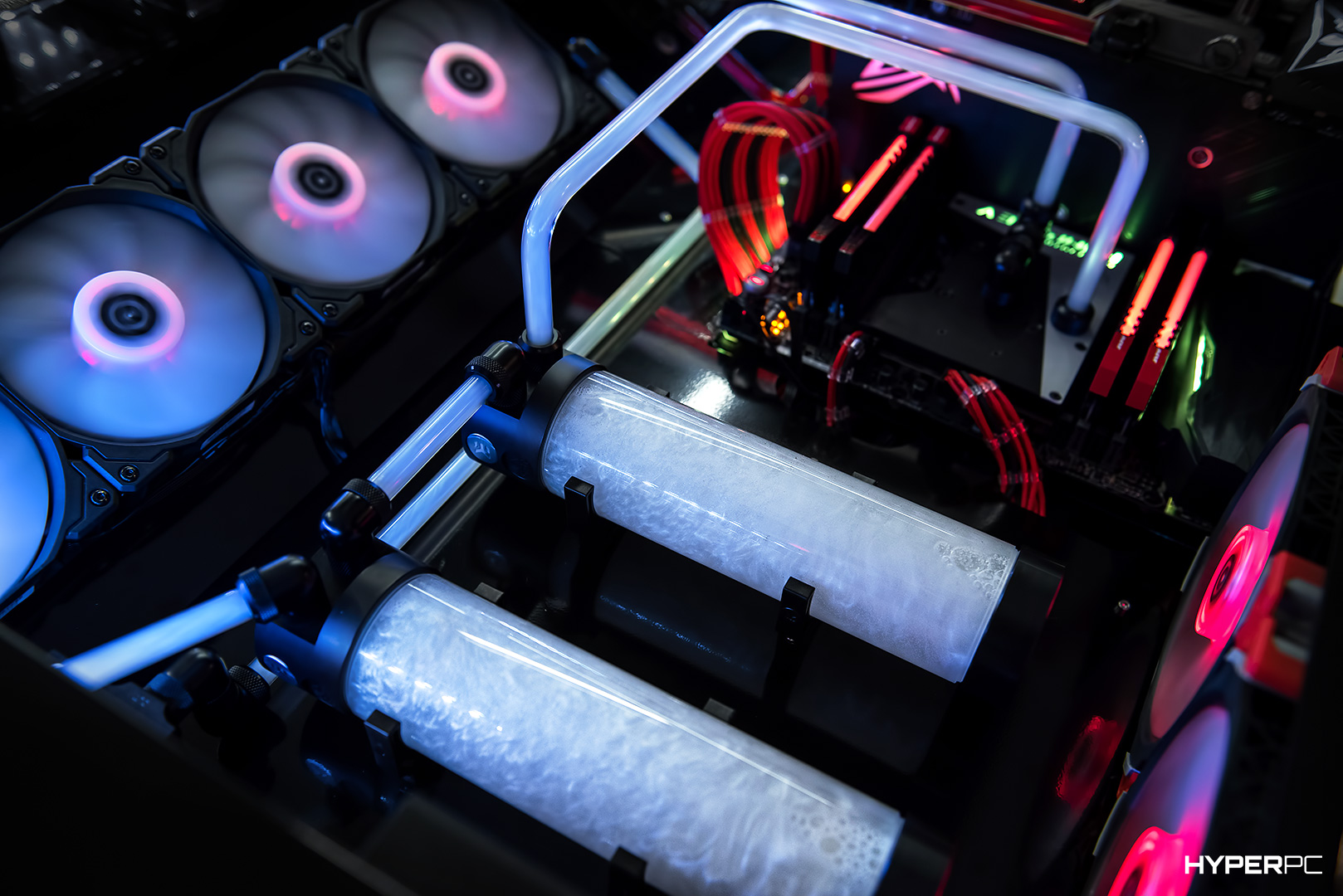 Hyperpc watercooling. Hyperdesk hyperpc. ХАЙПЕР ПС стол компьютер. Корпус Hyperdesk. ПК Hyperdesk v3.