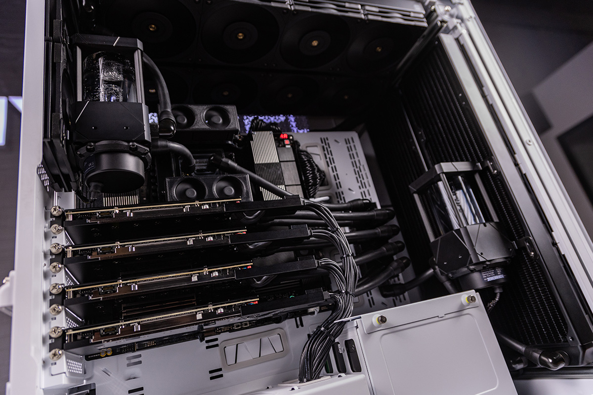HYPERPC AMPERE X ULTRA workstation: 4x RTX 6000 Blackwell for computing and neural networks