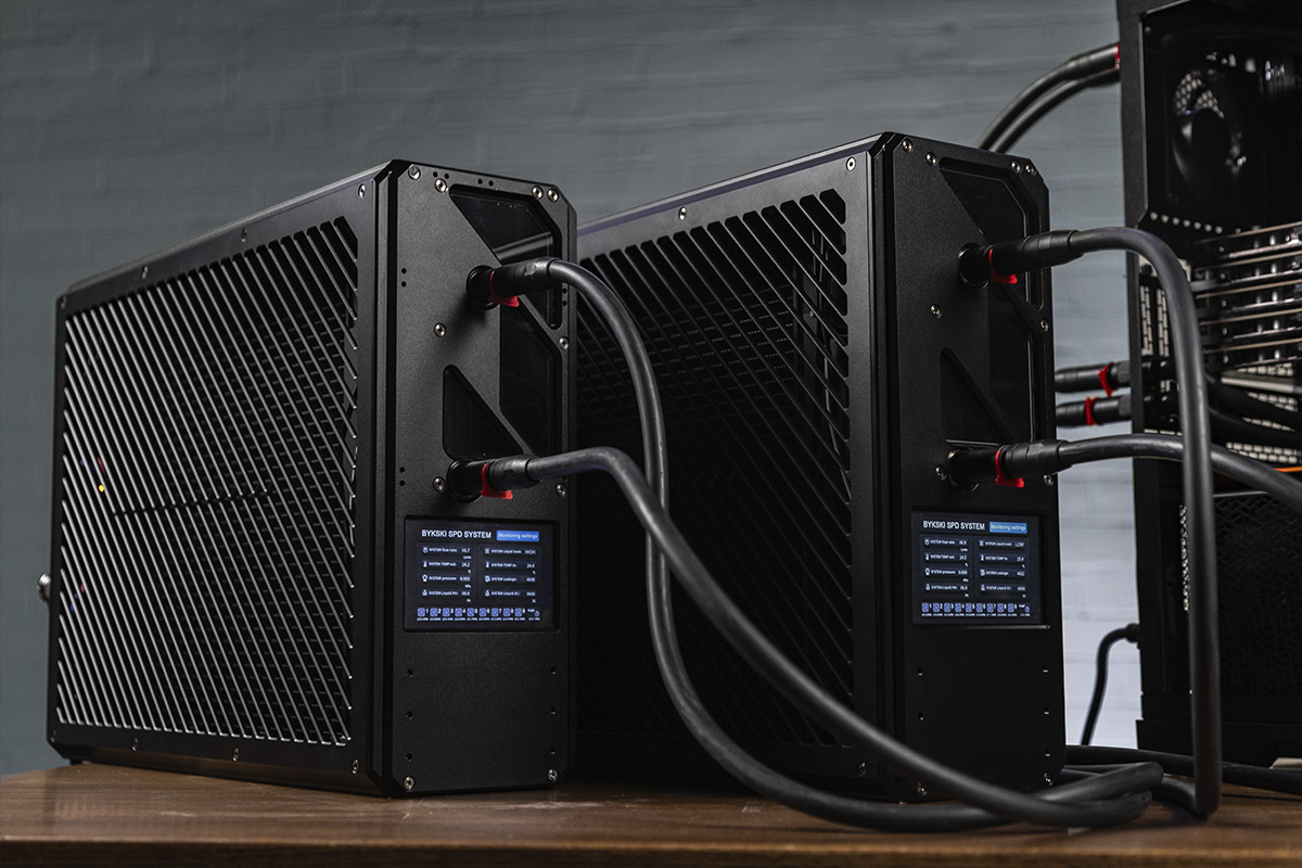 HYPERPC Blockchain server with custom water cooling