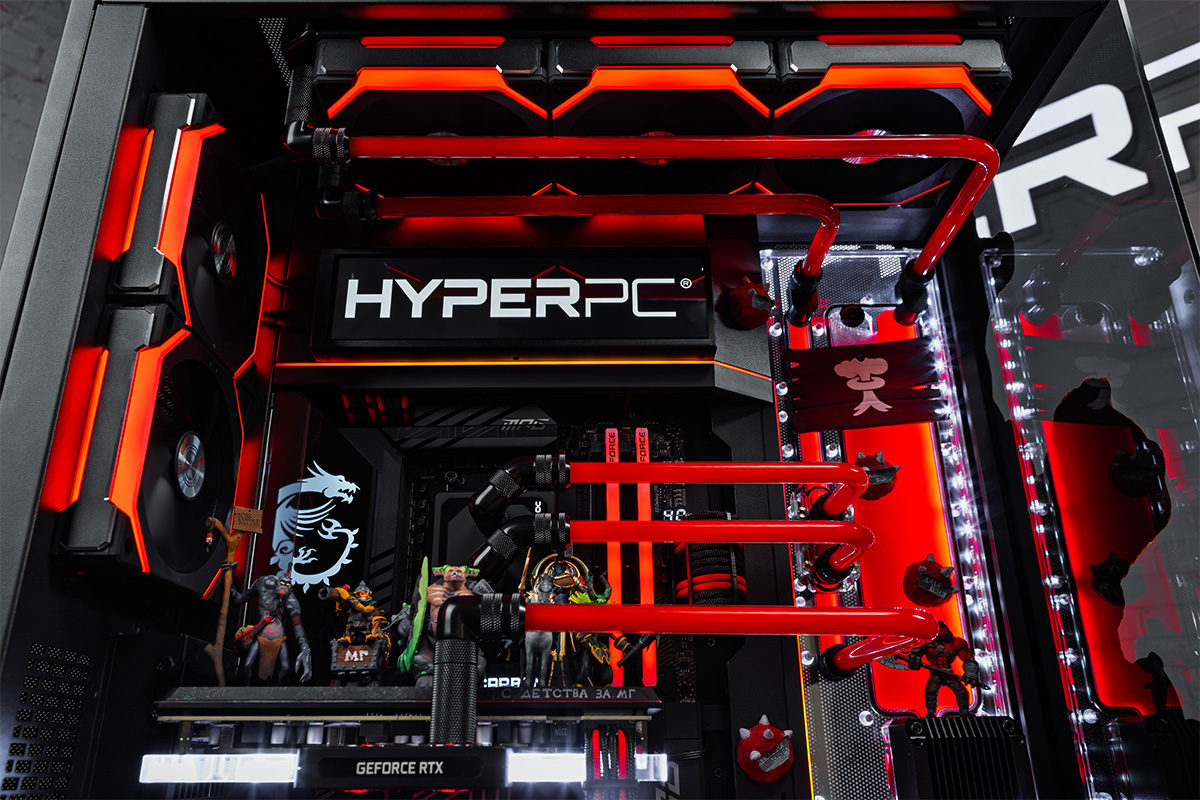 HYPERPC CONCEPT 7 - internal components with Dota 2 action figures