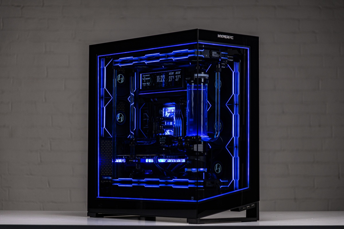 HYPERPC CONCEPT — a custom PC in a Phanteks NV9 case with a blue liquid-cooling loop