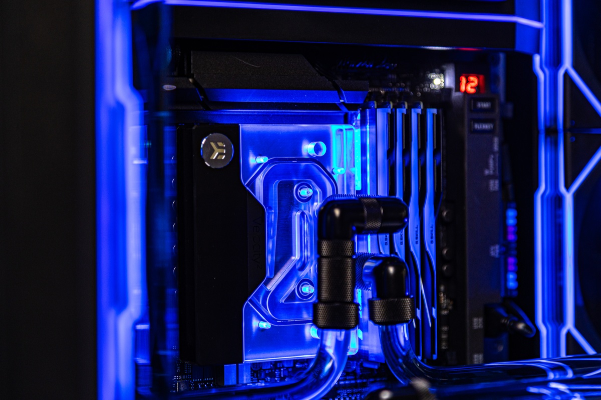 EK-Quantum Velocity² D-RGB CPU water block and EKWB rigid tubing