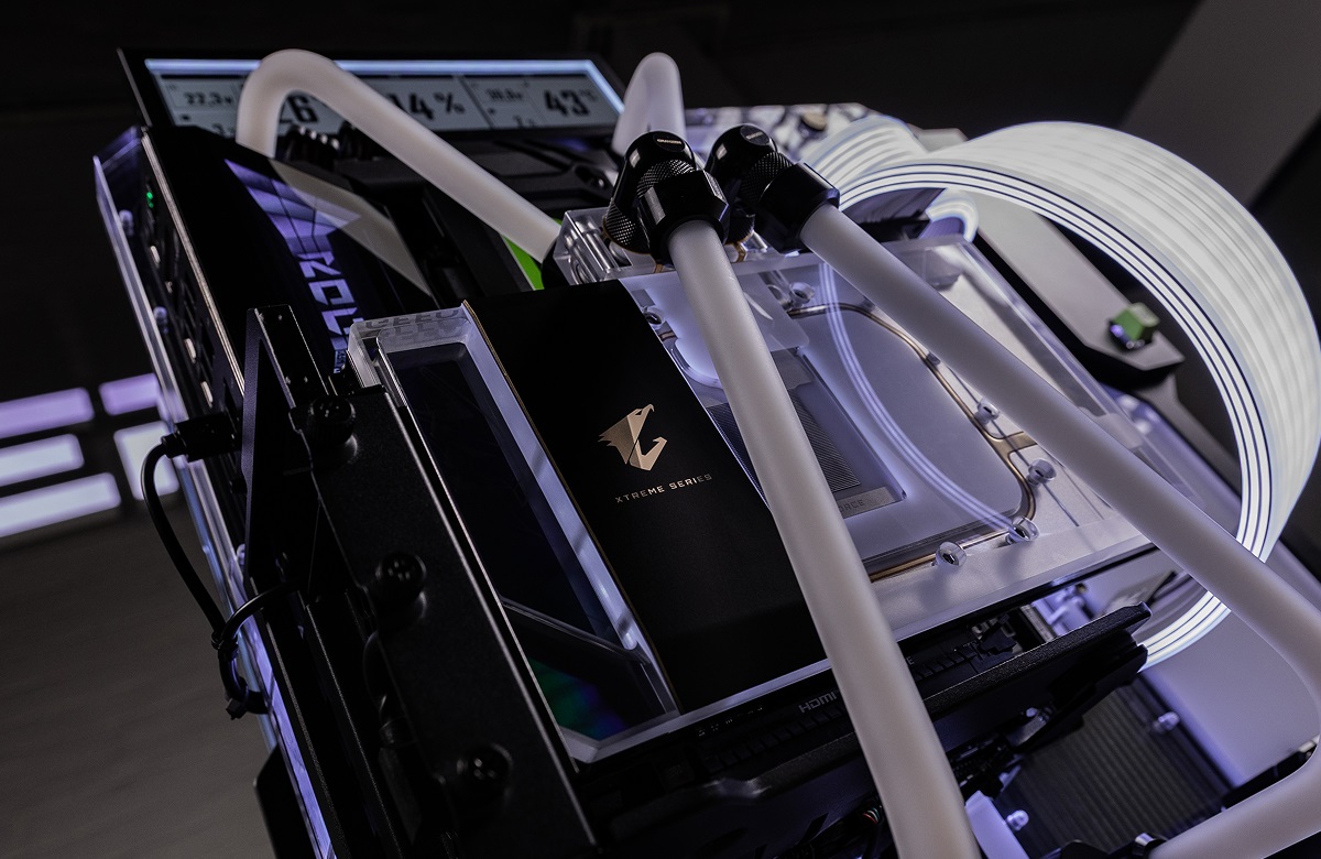 Custom outline and assembly of a flagship PC in the open Granzon G20 stand