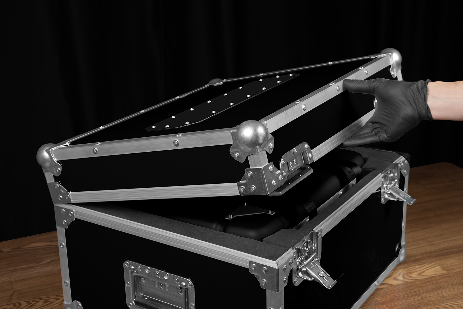 كمبيوتر ألعاب في شكل حقيبة HYPERPC CASE