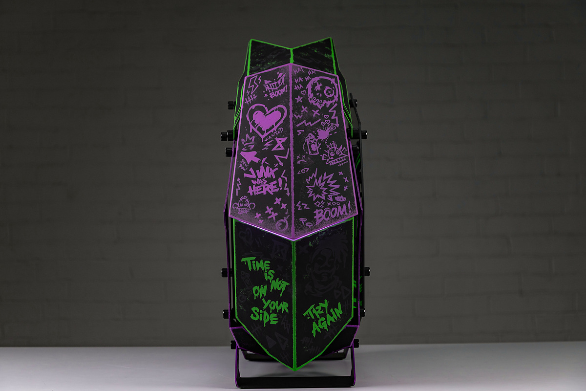 HYPERPC LUMEN x Arcane — Jinx graffiti on the case panel