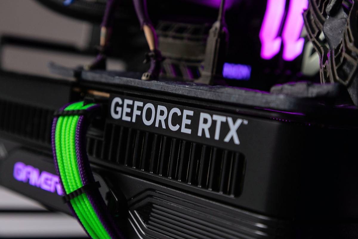 HYPERPC LUMEN x Arcane — custom cables and ARGB lighting