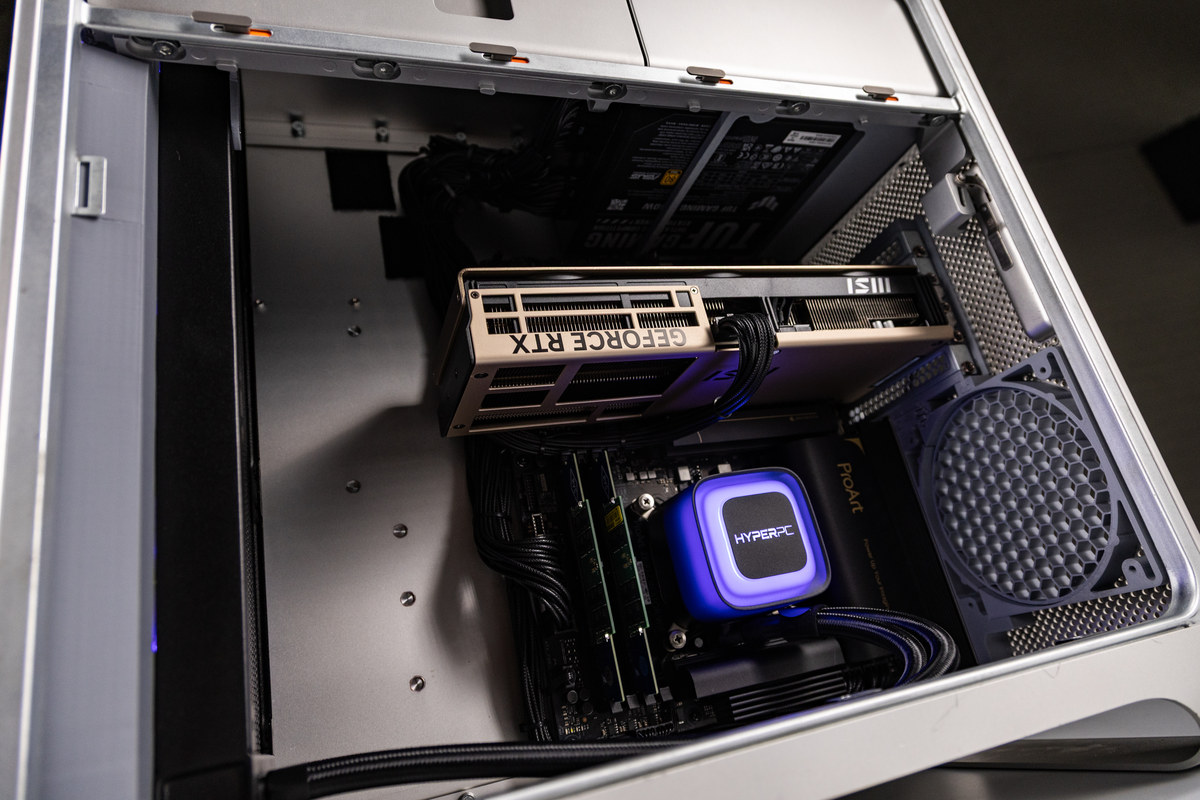 A Legend Reborn: A Powerful Windows Workstation in a Retro Apple Mac Pro Case for Gaming and Eye Control