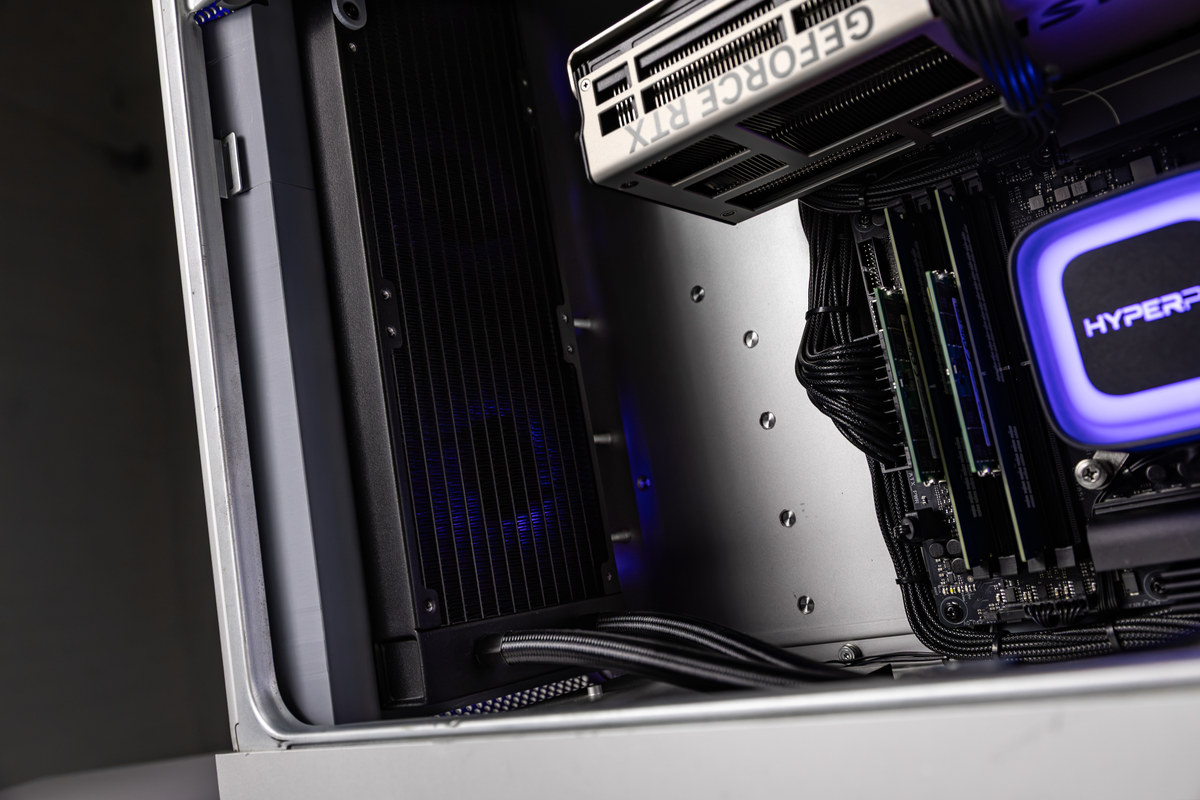 A Legend Reborn: A Powerful Windows Workstation in a Retro Apple Mac Pro Case for Gaming and Eye Control