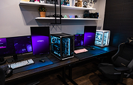 أسطح مكاتب مخصصة وشاشات MSI