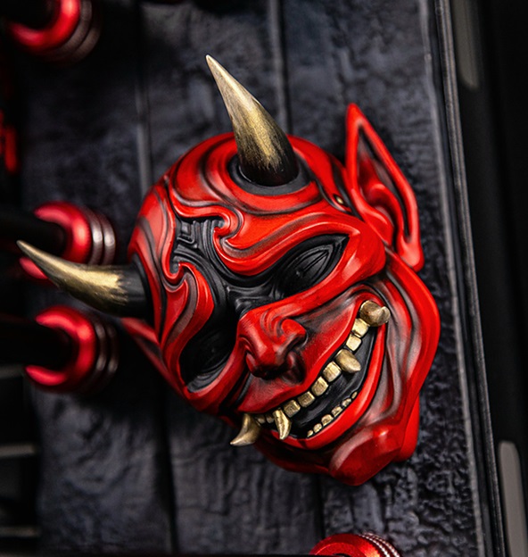 HYPERPC Samurai — armored samurai figure above the graphics card
