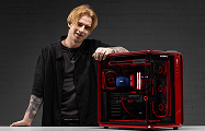 Exclusive PC for Max Natcorn