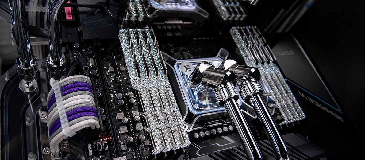 Custom liquid-cooling loop in a HYPERPC build