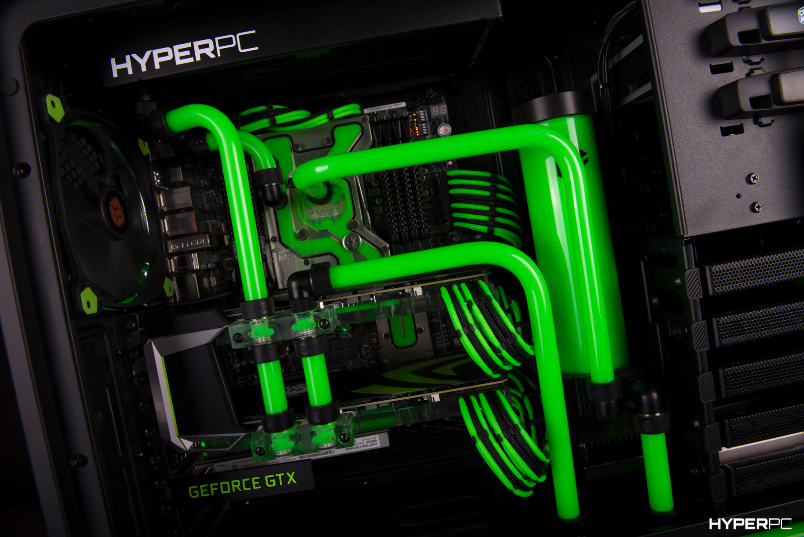 Custom liquid-cooling system in a HYPERPC case