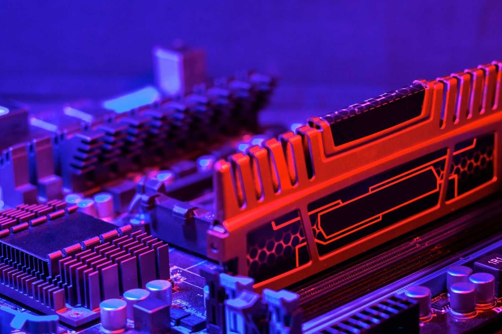 DRAM Market Crisis: Why RAM Prices Are Hitting Records in 2025–2026: image 3