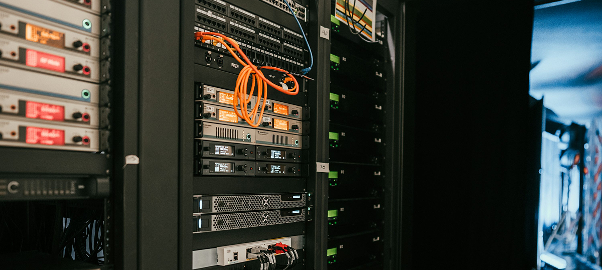 How to choose a server for video surveillance: Architecture and sizing in 2026