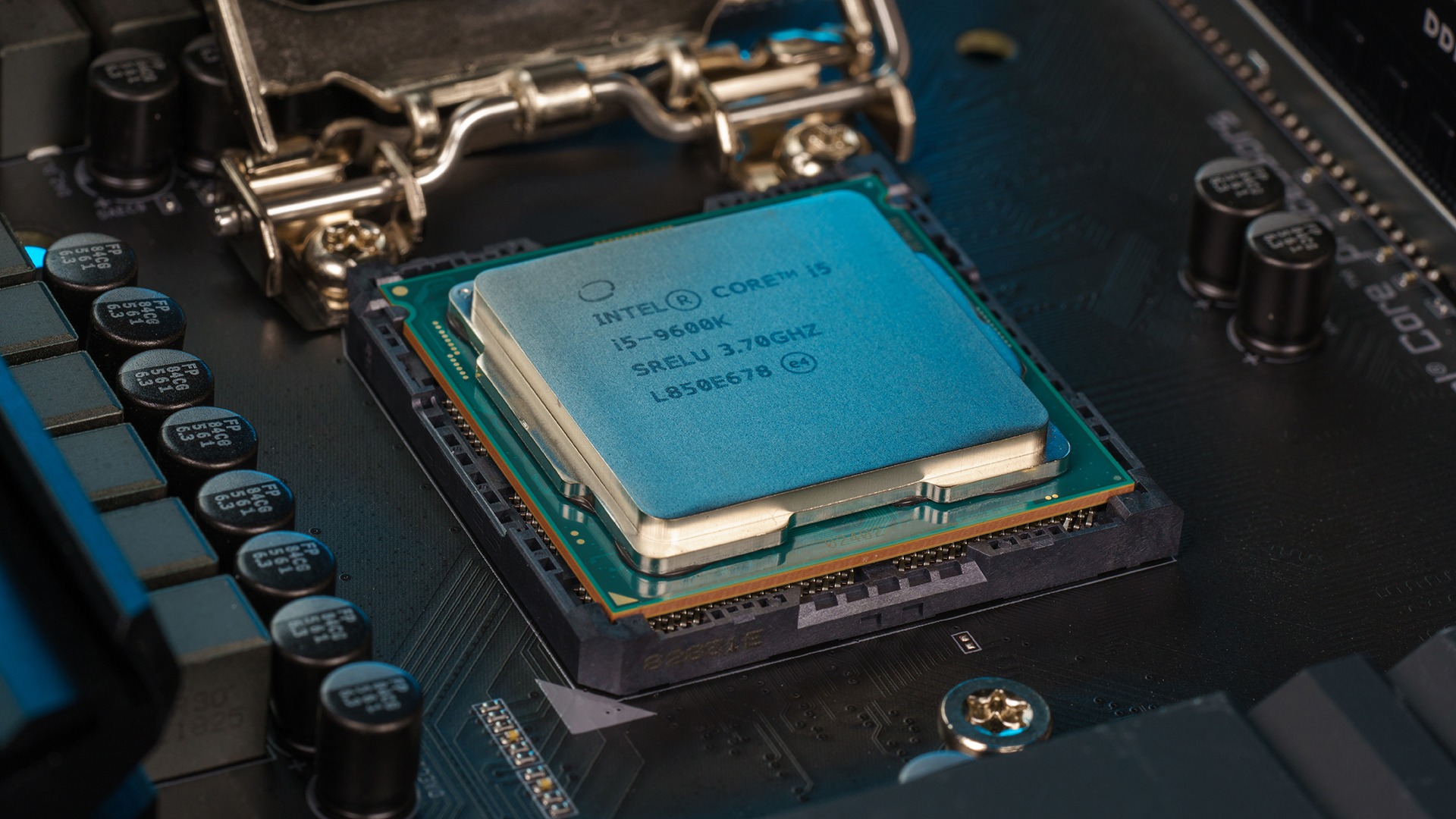 CPU for gaming and workstation workloads