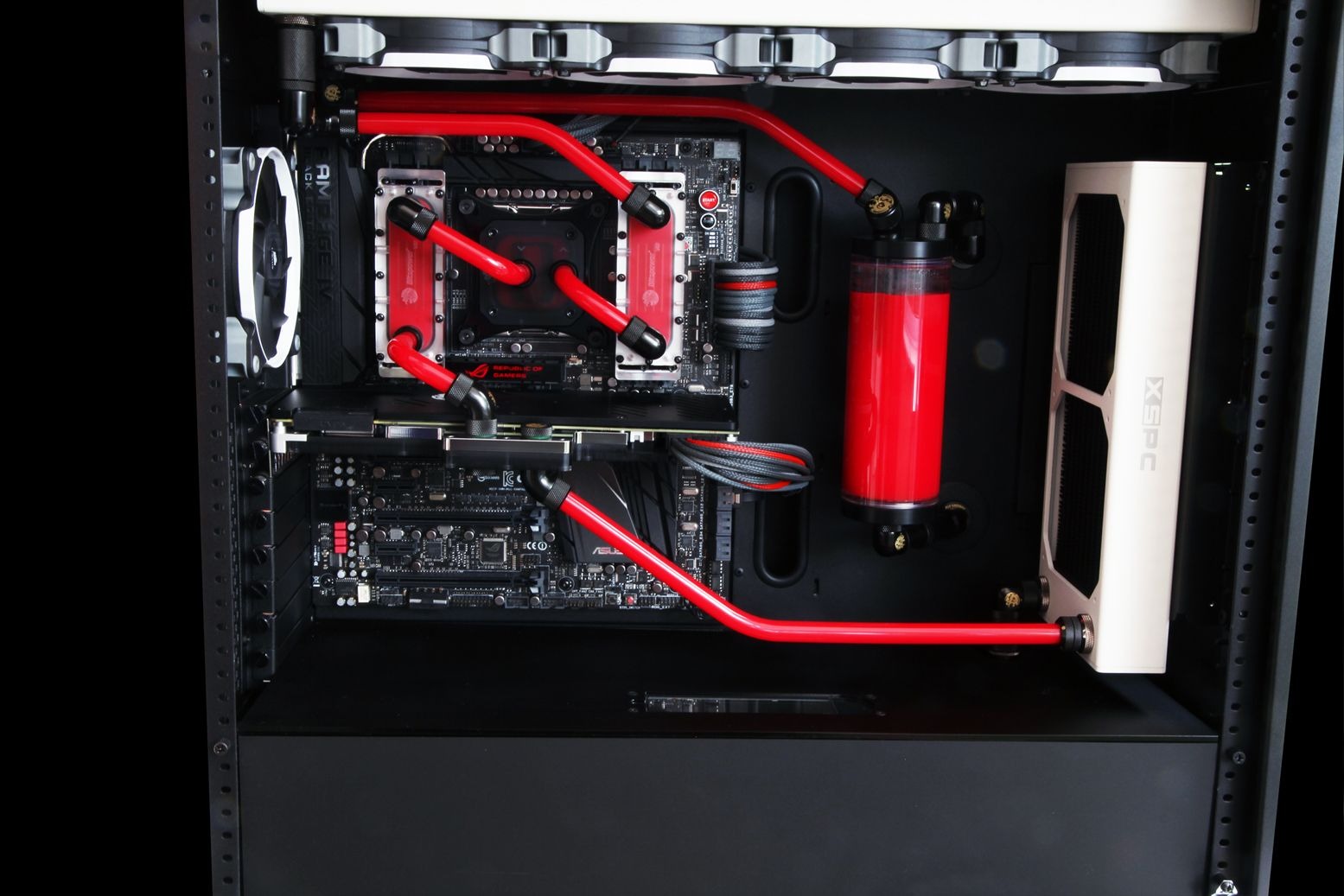 Custom liquid cooling loop for a gaming PC